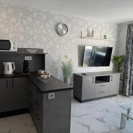 Location C, Americas, Pool View Sunny Wifi