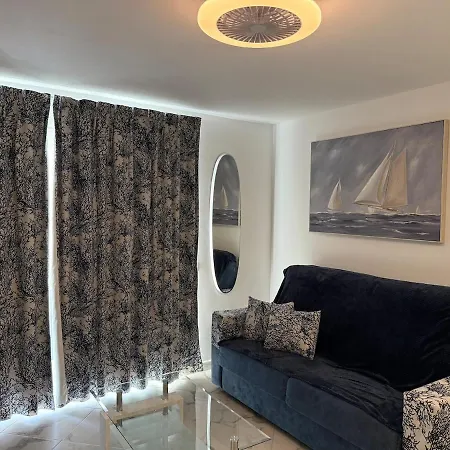 Location C, Americas, Pool View Sunny Wifi Apartament