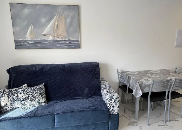 Location C, Americas, Pool View Sunny Wifi